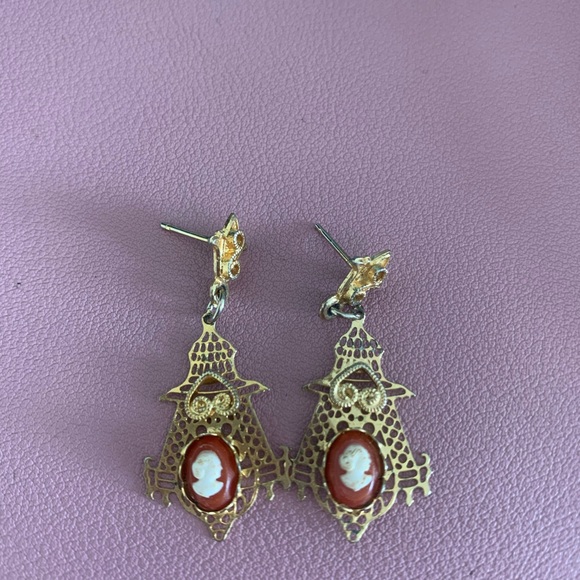 Vintage cameo earrings - Picture 2 of 3